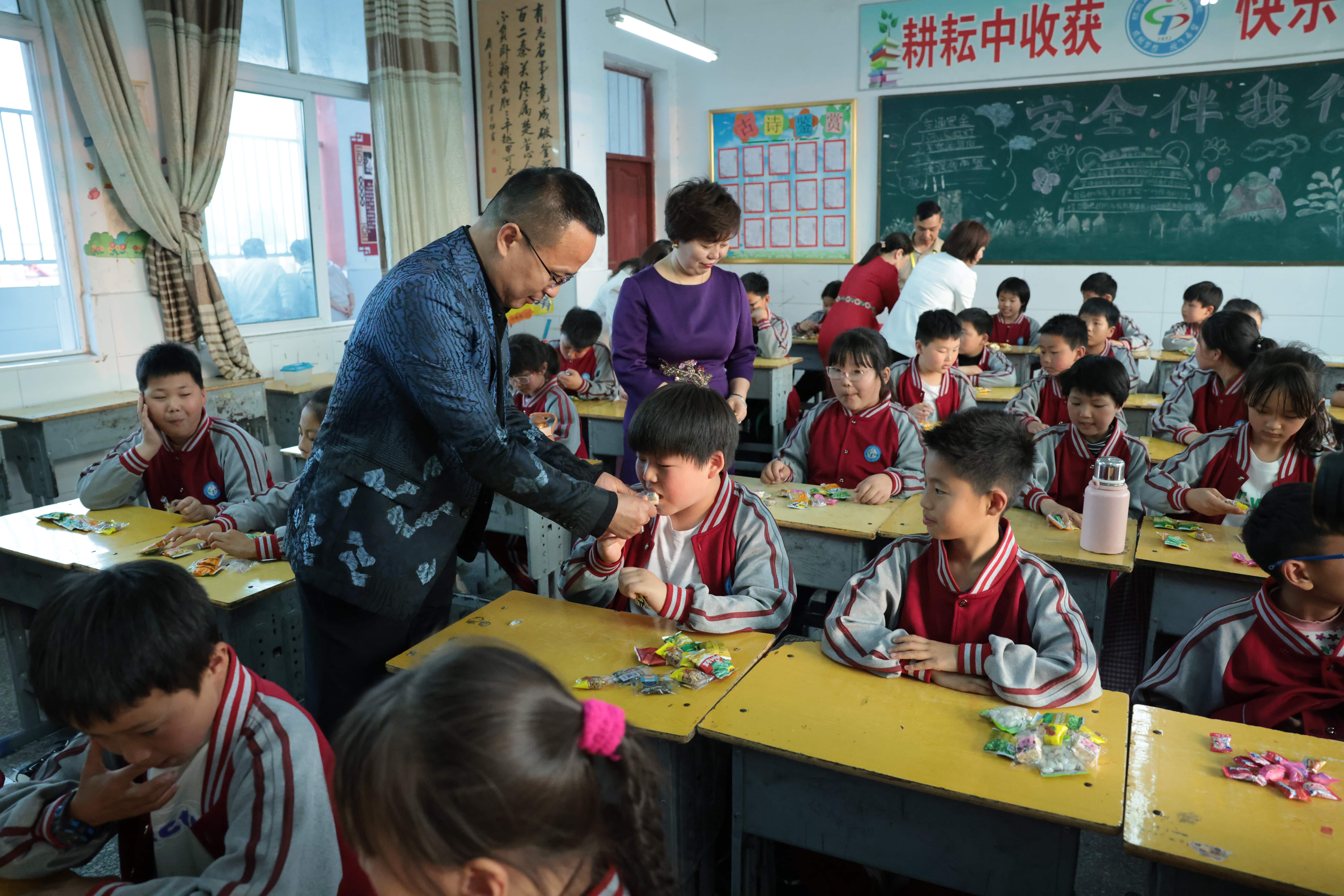 在爱意的“双向奔赴”中丨第249所尚赫公益学校揭牌